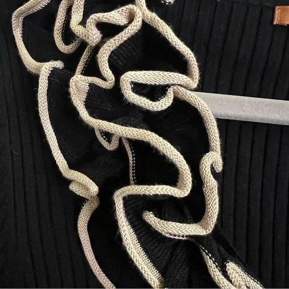 Belldini ribbed knit ruffle neck black cream trim scoop neck long sleeve top Med - Picture 5 of 8